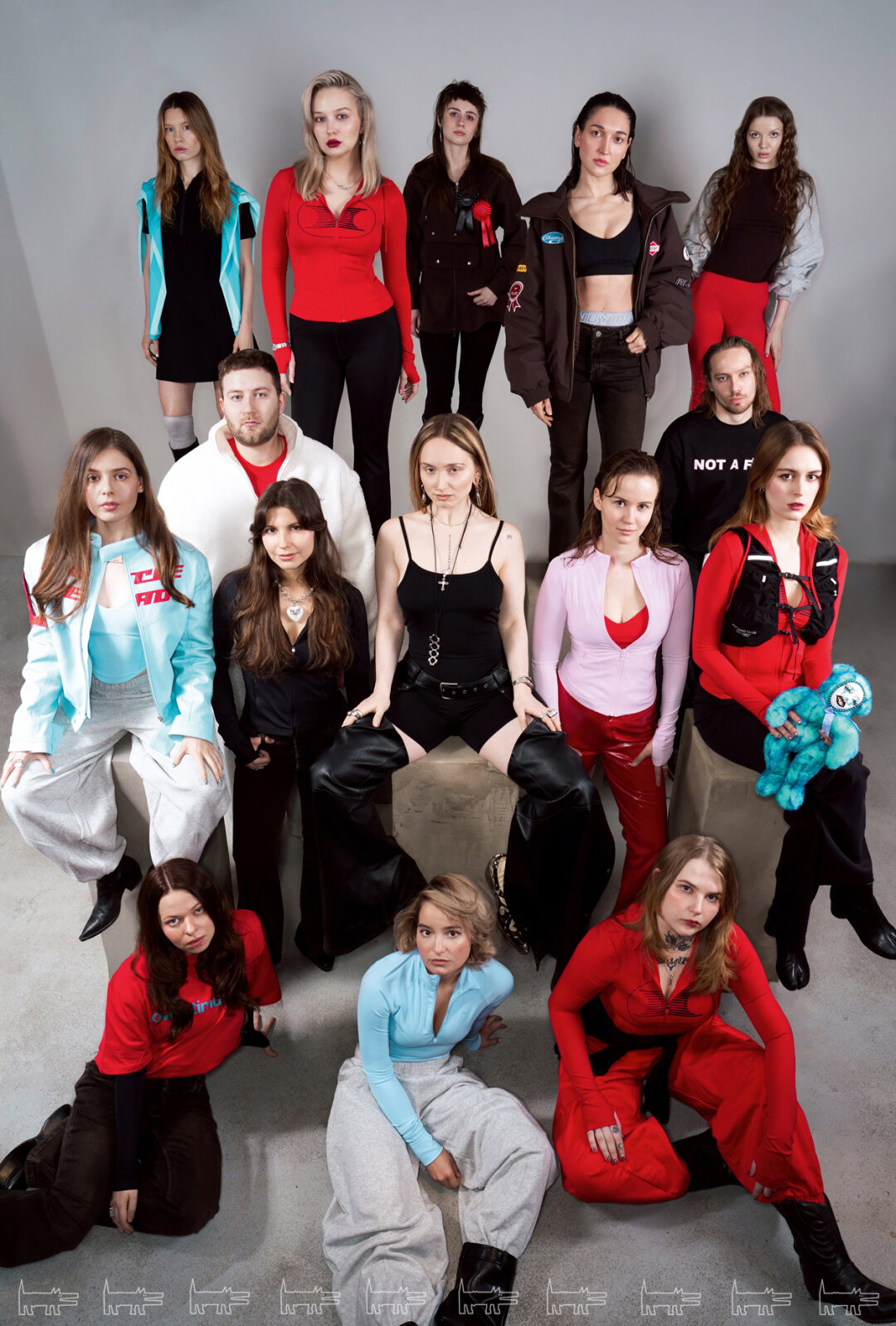 Арт-комьюнити IRNBY (суперзвезды совриска, керамики, вышивки и вау-украшений!) во флагманском бутике бренда на Петроградке Верхний ряд, слева направо