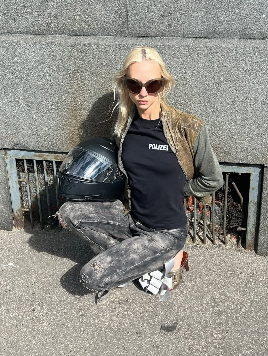 Фэшн-инфлюенсер Анастасия Шевцова в футболке Vetements из «Пиф Паф Supershop». Фото: София Бурнашева