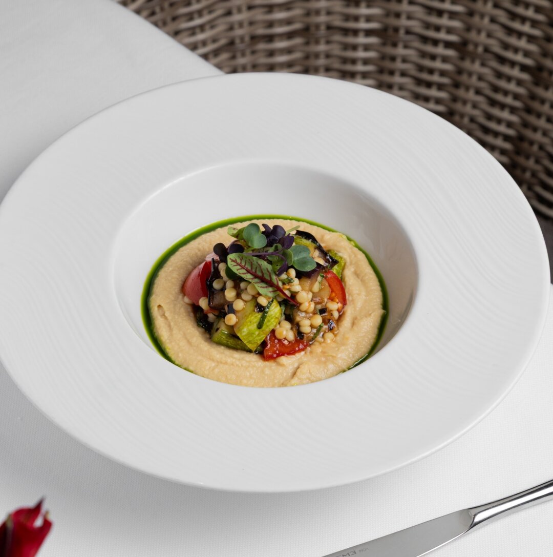 Хумус с печеными овощами в «Магадане»