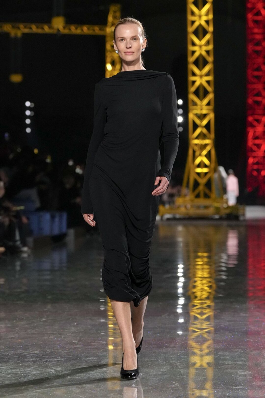 Шоу закрыла русская легенда супермоделинга Анна Вьялицына