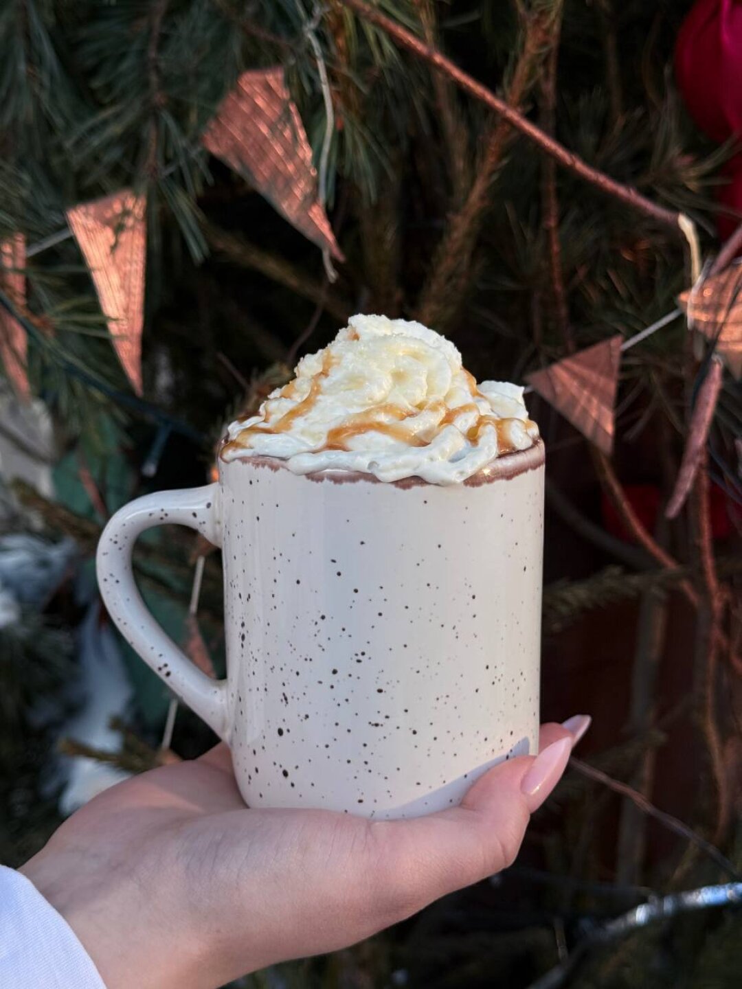 Латте со взрывной карамелью из «Ланчей бранчей»