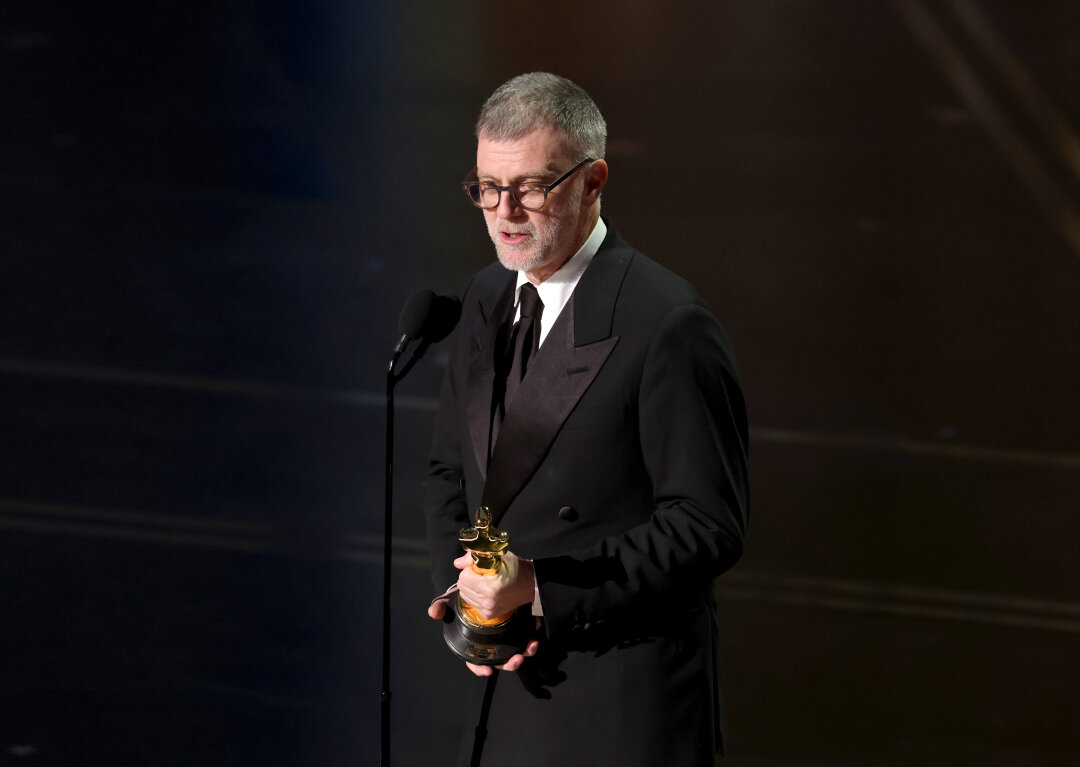 Один из главных режиссеров современности, Пол Томас Андерсон, получил первую за карьеру премию — за лучший адаптированный сценарий для «Битва за