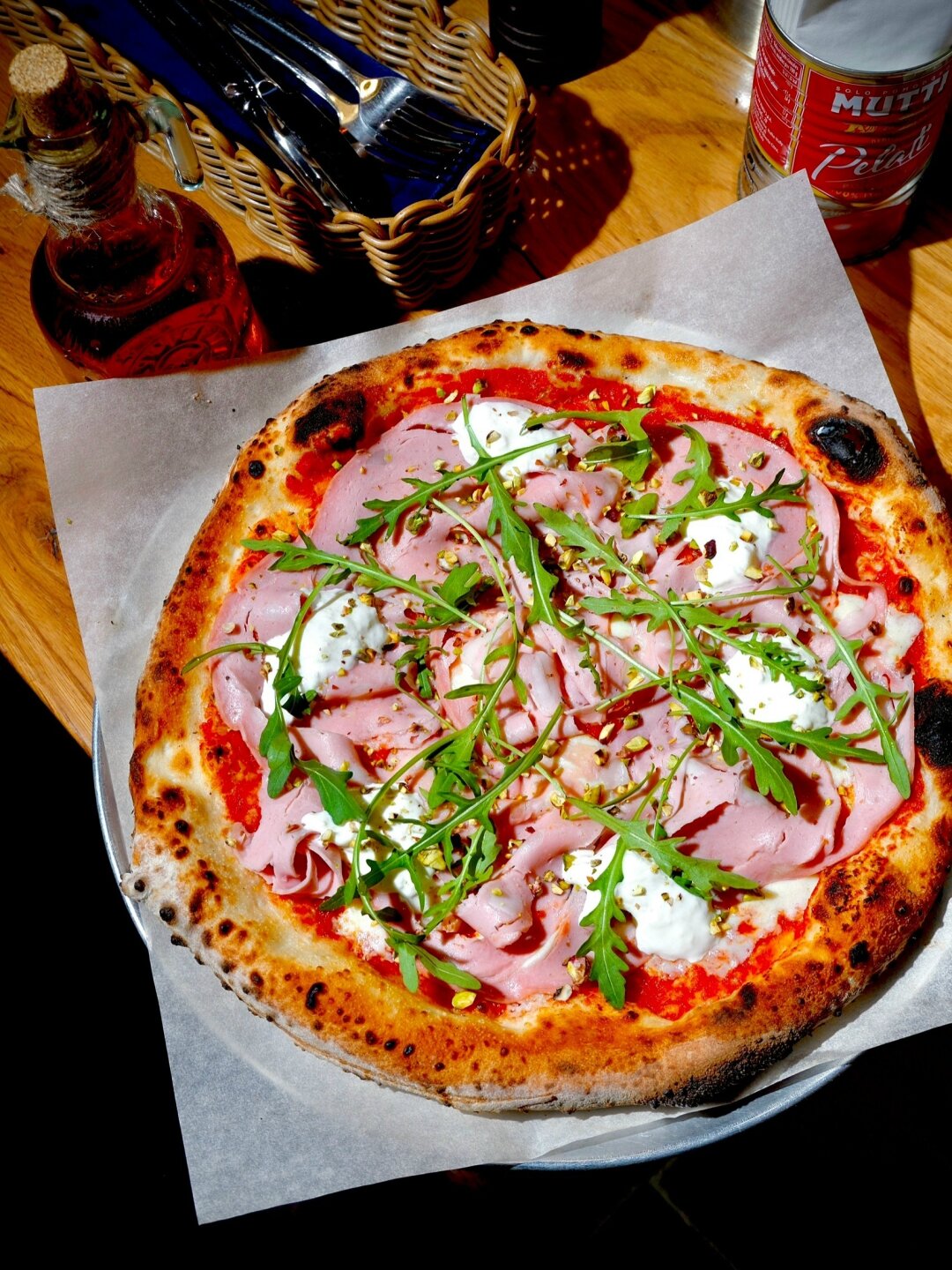 Пицца с мортаделлой и страчателлой в Toropomodoro