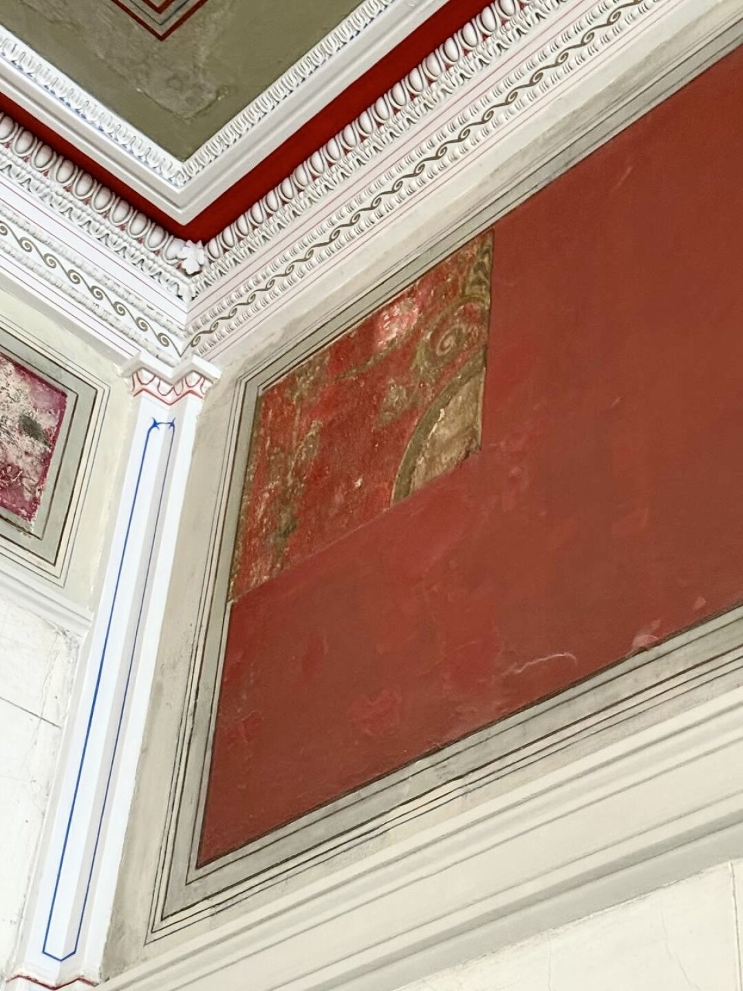 Специалисты законсервировали исторические детали разных эпох