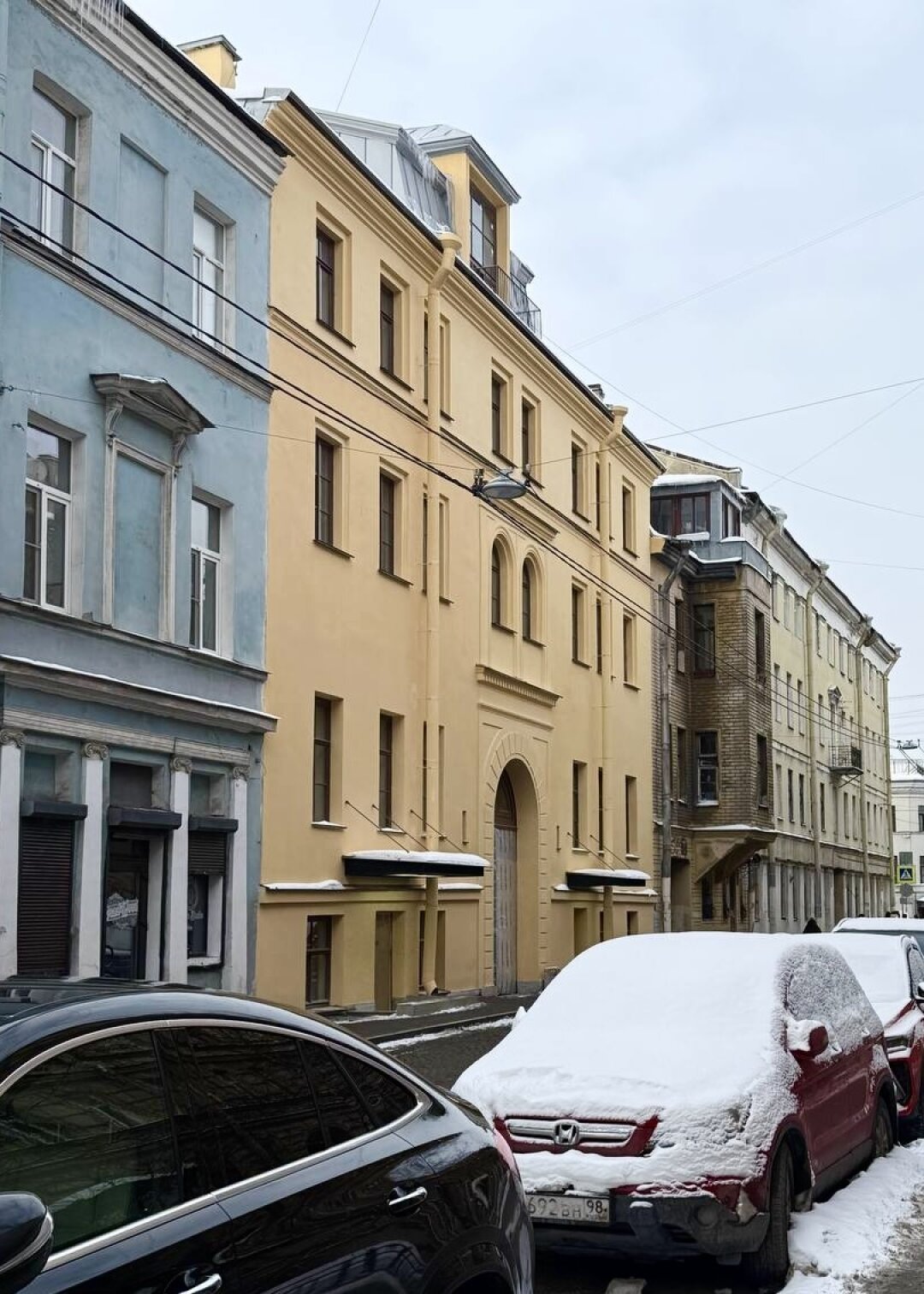 Фасад дома Брюллова по Тучкову переулку