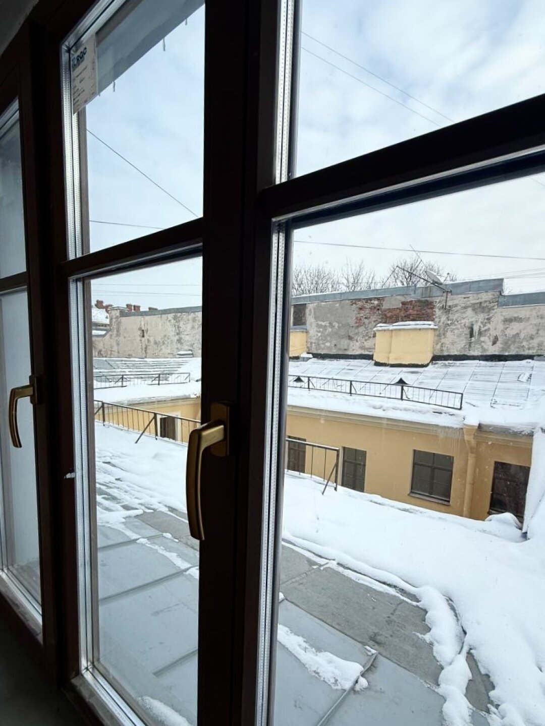 А это вид, который открывается из той самой мансарды