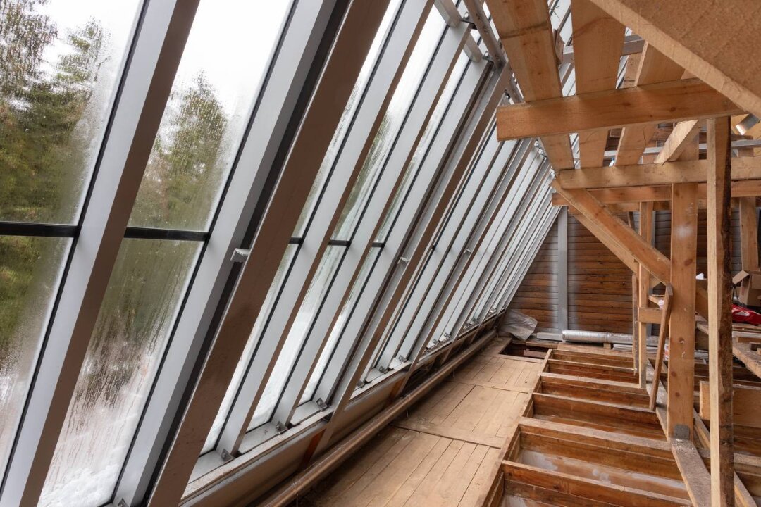 В начале XX века дом почти на две трети был остеклен — так его хозяин стремился создать идеальное освещение. Эту особенность учли при реставрации