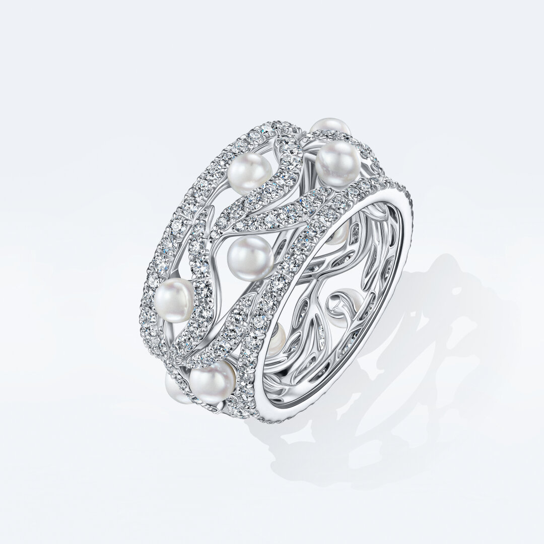Кольцо с жемчугом из коллекции «Коронация» POSIÉ, 996 900 руб. Кольцо из белого золота украшает композиция в виде сплетенных лавровых ветвей