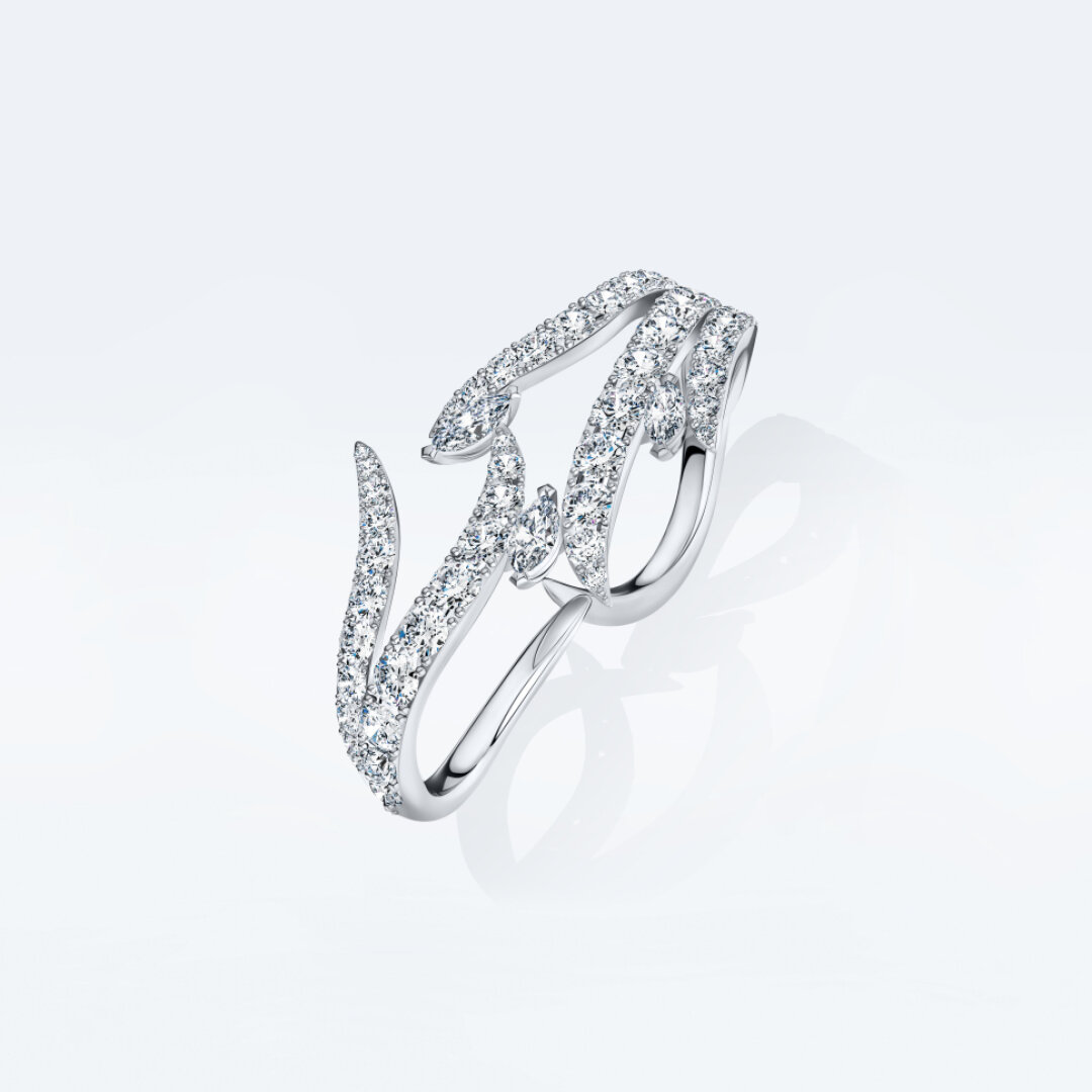 Кольцо на два пальца из коллекции «Коронация» POSIÉ, 1 782 100 руб. Кольцо на два пальца составлено из пяти не примыкающих друг к другу длинных тонких