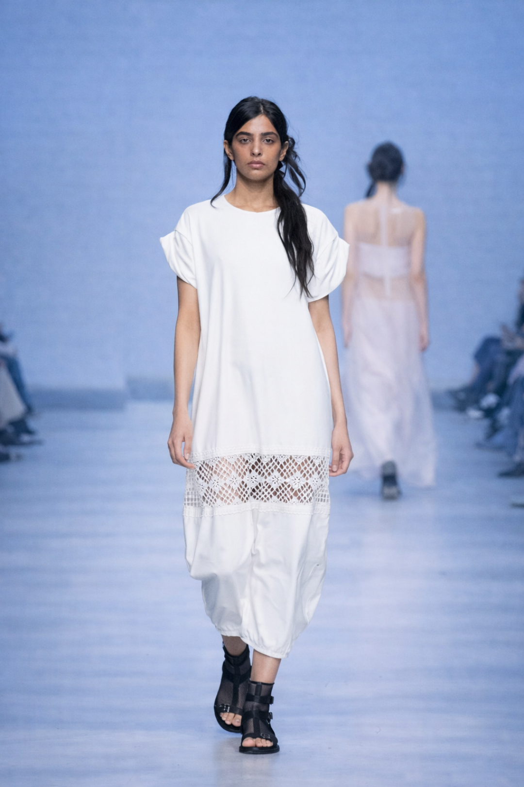 Платье-футболка с ажурной вставкой 1950-х годов Eulaliqie