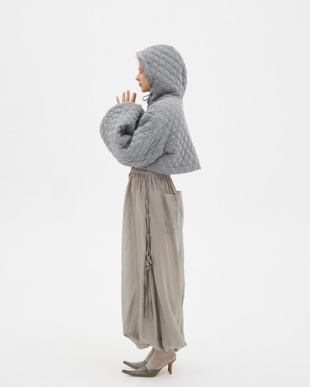 Gapanovich, 71 300 руб. Куртка 3в1 от Gapanovich запросто отыграет в амплуа стеганки, меланжевой зипки и даже нарядного кроп-жакета (за счет