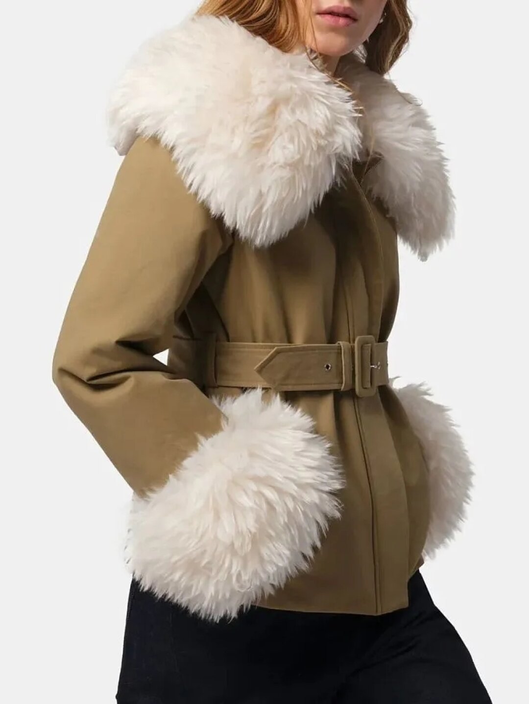 Apparis, «У Красного моста», 59 900 руб. Откладываем ультрамодные дубленки-афганки до зимы, а прямо сейчас носим их облегченные и укороченный версии