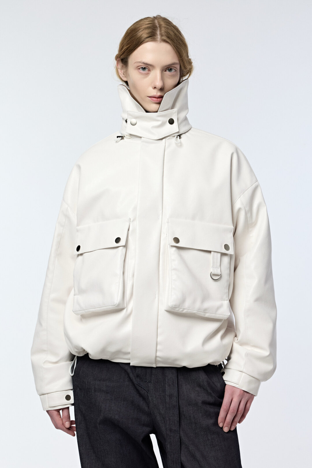 Novaya, 27 000 руб. Мастера функционального техно-аутдора Novaya поженили в одной куртке сразу два тренда — рабочую эстетику и воротник-стойку