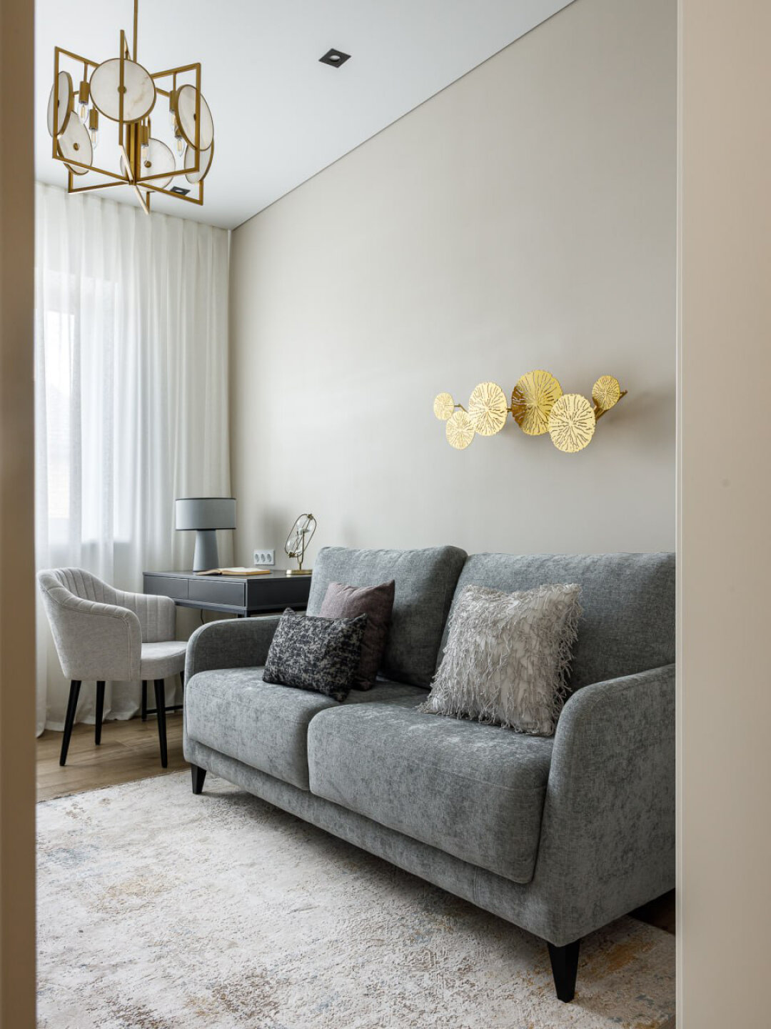 Атмосферу и настроение создавали вместе с Mir Sveta Proekt: технический свет подчеркнул геометрию