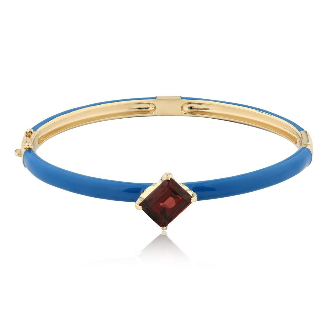 Браслет RS 1912 «Русские самоцветы», 449 900 руб. Что общего у ювелиров RS 1912 «Русские самоцветы» и Миуччи Прада? Все они сошлись во мнении, что без