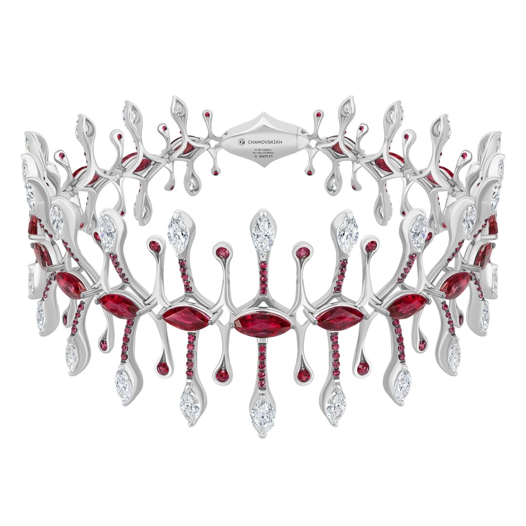Браслет Chamovskikh, цена по запросу До жары пока далеко, поэтому смотрим, как филигранно плавится белое золото с каплями огненного рубина