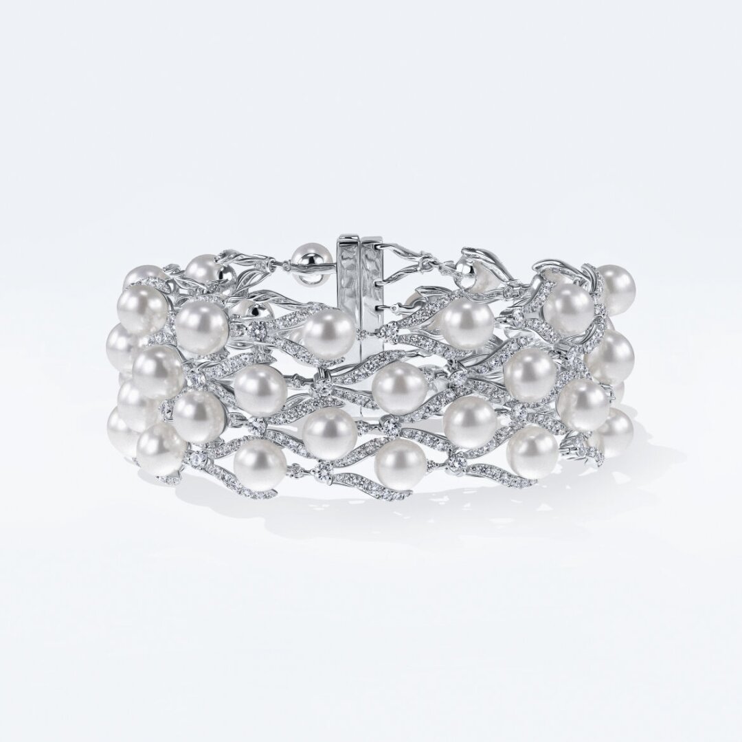 Браслет Posie, 5 880 200 руб. Браслет из белого золота венчает композиция в виде лавровых ветвей из круглых бриллиантов, дополненных белыми