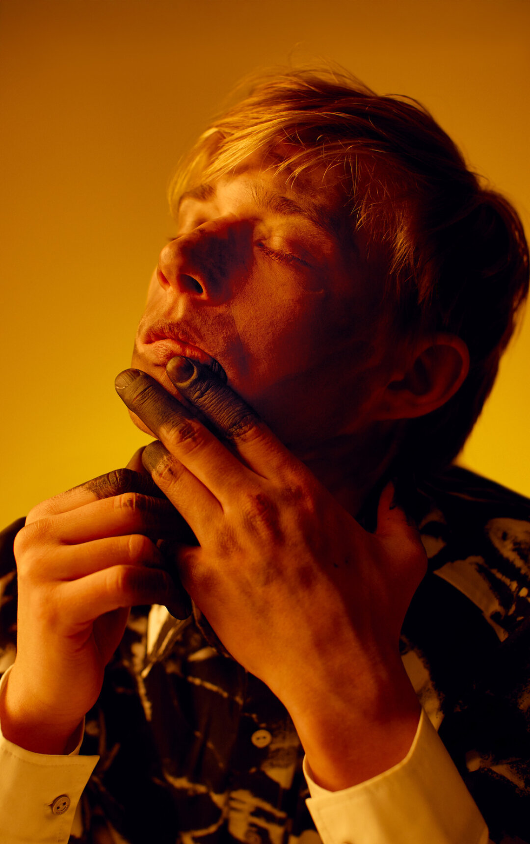 На Олеге: рубашка Berhasm