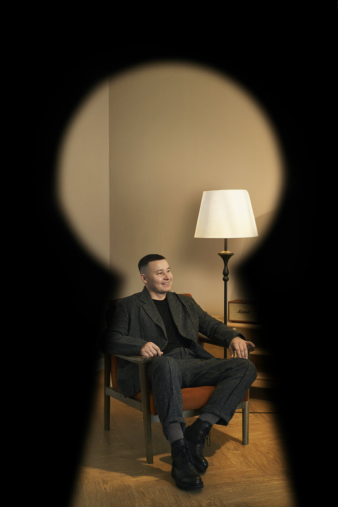 Костюм и лонгслив ANDREA YA’AQOV, ботинки THE LAST CONSPIRASY (PLACE)