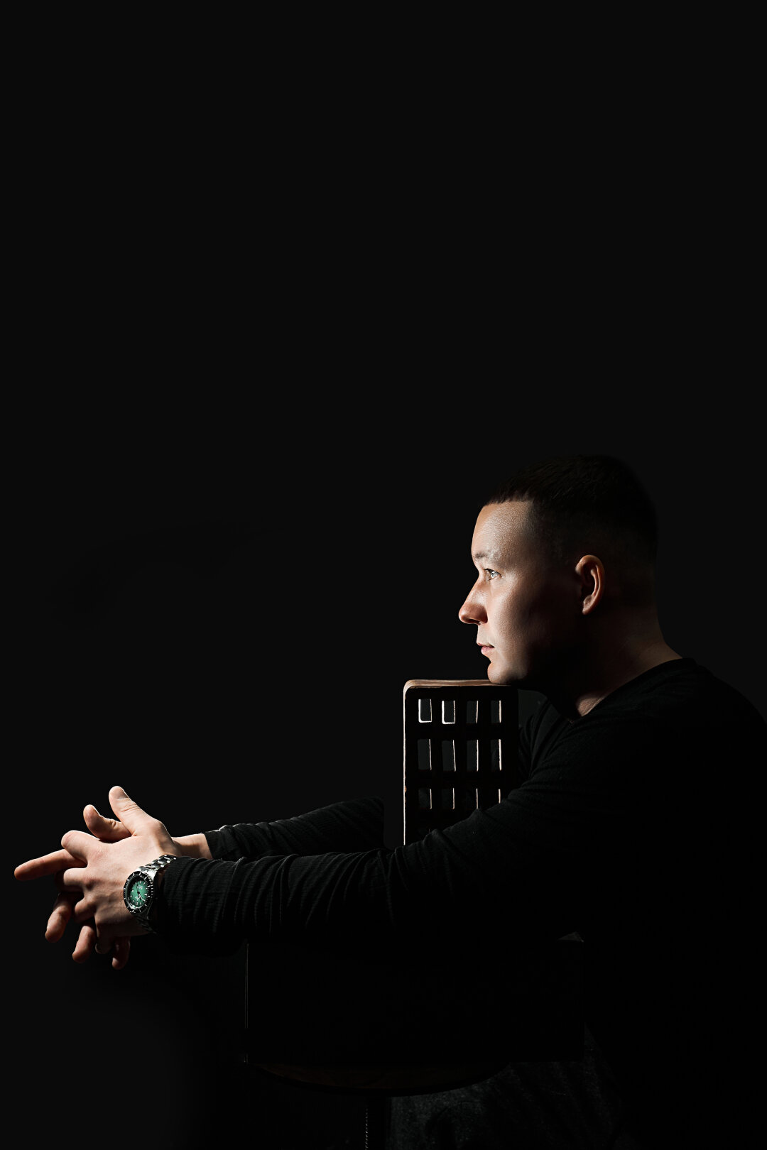 Лонгслив ANDREA YA’AQOV, часы EDOX SKYDIVER NEPTUNIAN AUTOMATIC («Эталон»)