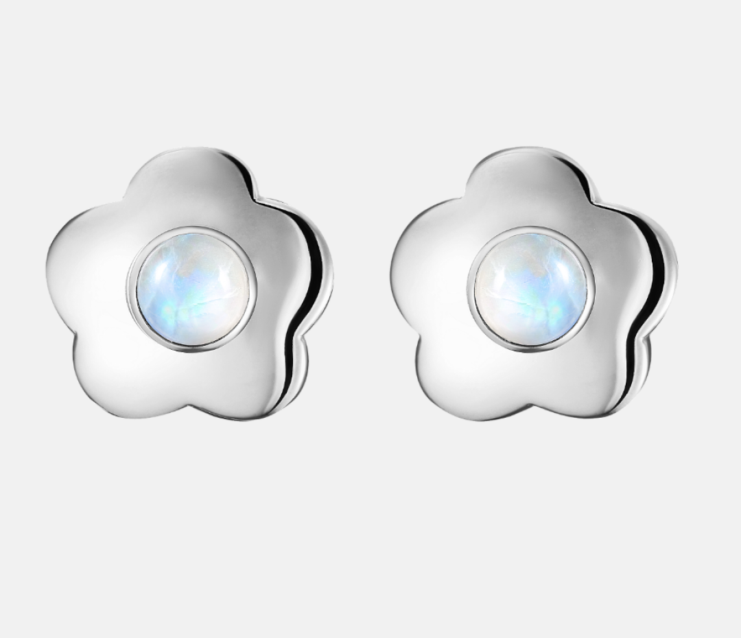 Moonka, 57 400 руб. Наш ответ бесценной реликвии Уилки Коллинза — сразу два лунных камня на пусетах Moonka