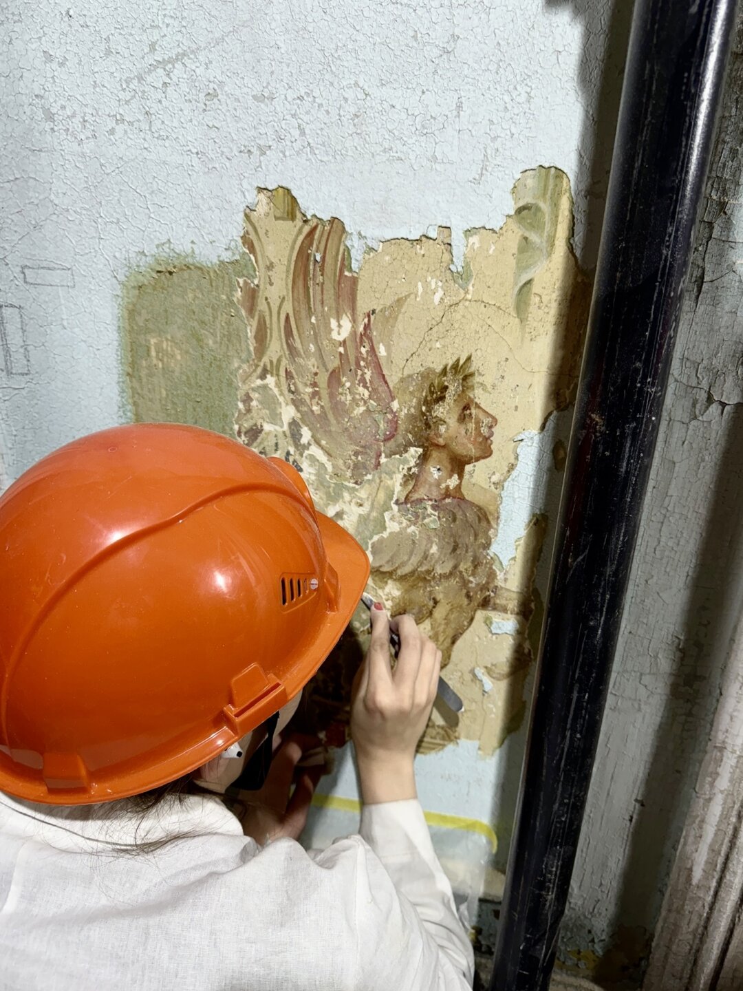 Отдельные элементы декора требуют тонкой работы