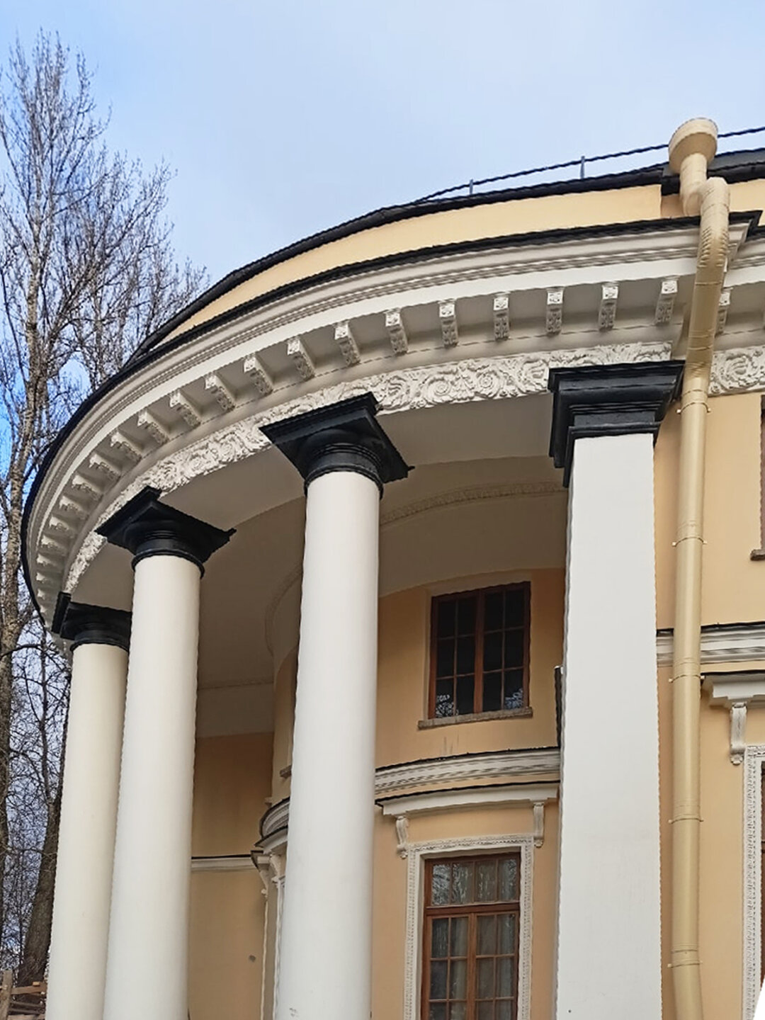 Отреставрированные фасады Уткиной дачи