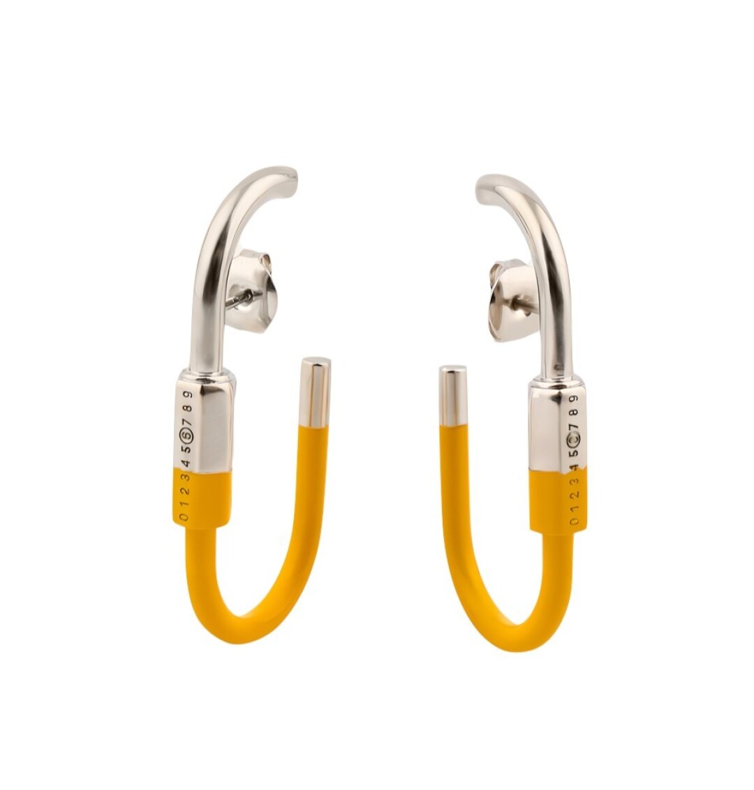 Серьги MM6 Maison Margiela, Poison Drop, 66 000 руб.