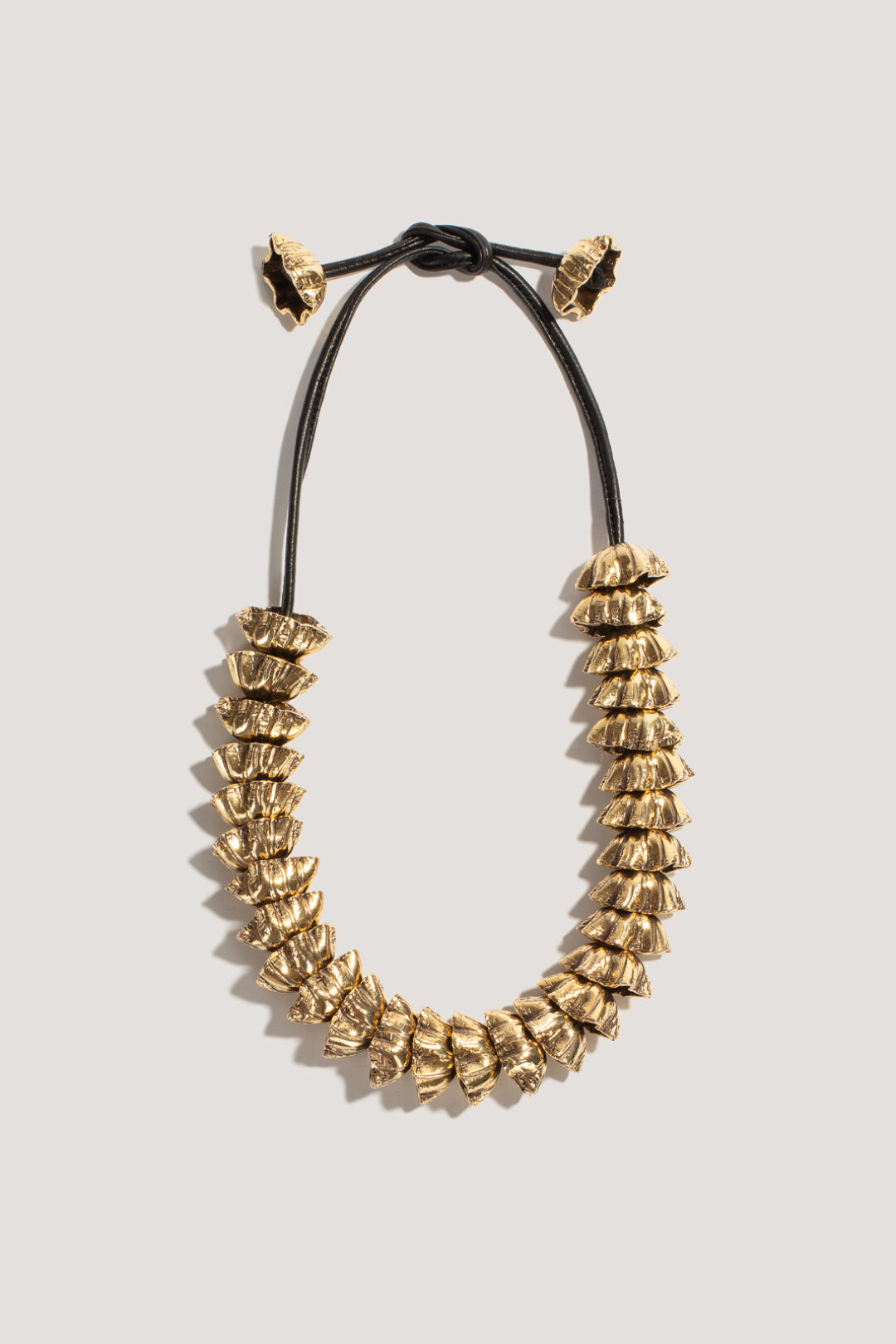 Harunobumurata, DayNight, 108 900 руб. Японские авангардисты Harunobumurata свили колье из цинковых цветков-чешуек (для нарядного мэтча с кожаными