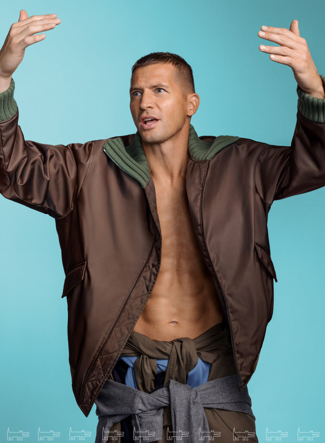 Михаил Кержаков На Михаиле: бомберы, джемпер, брюки, рубашка MVST