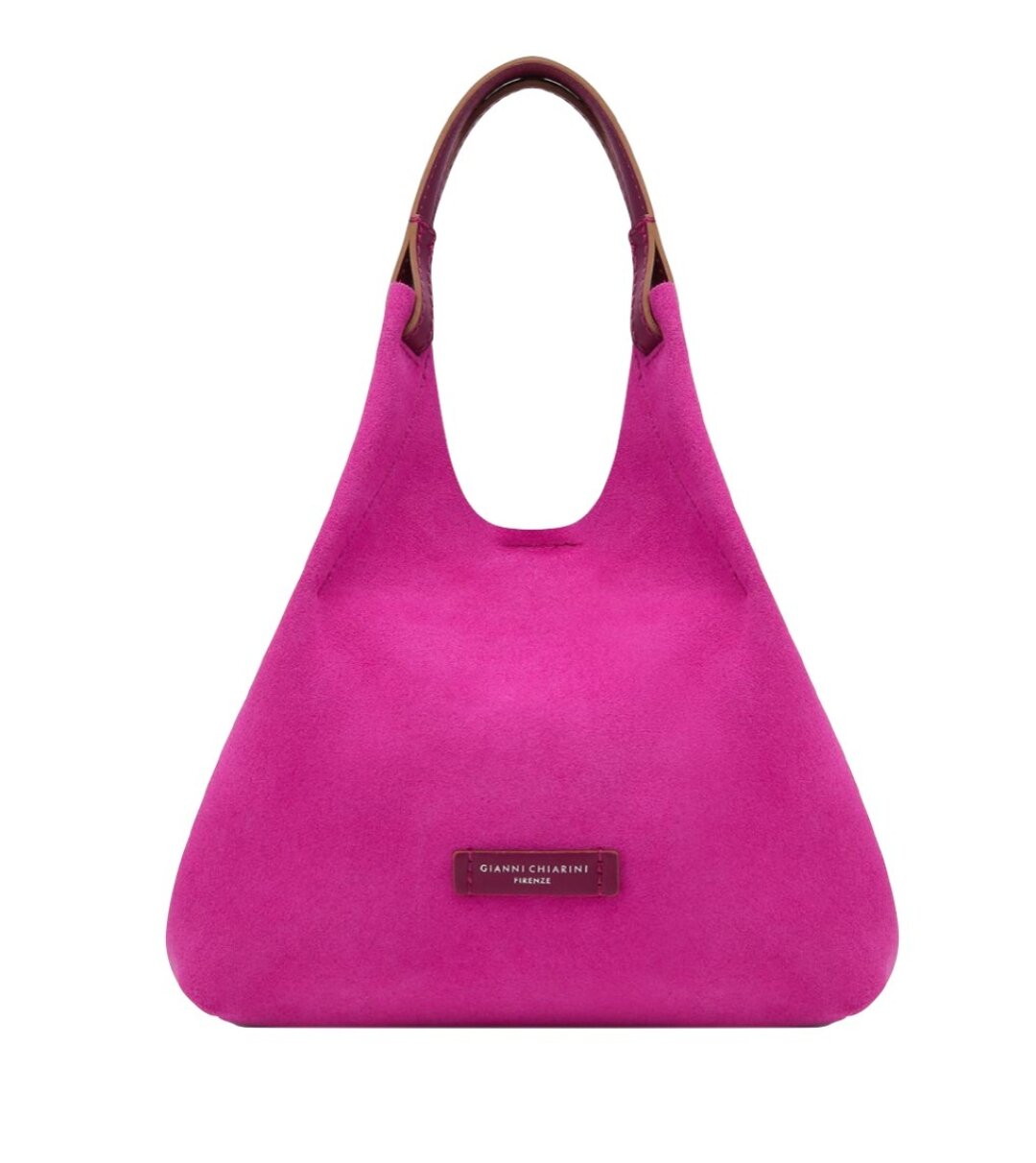 Gianni Chiarini, No One, 45 990 руб. Этой весной в фэшн-садах Gianni Chiarini расцвели замшевые сумки-цикламены