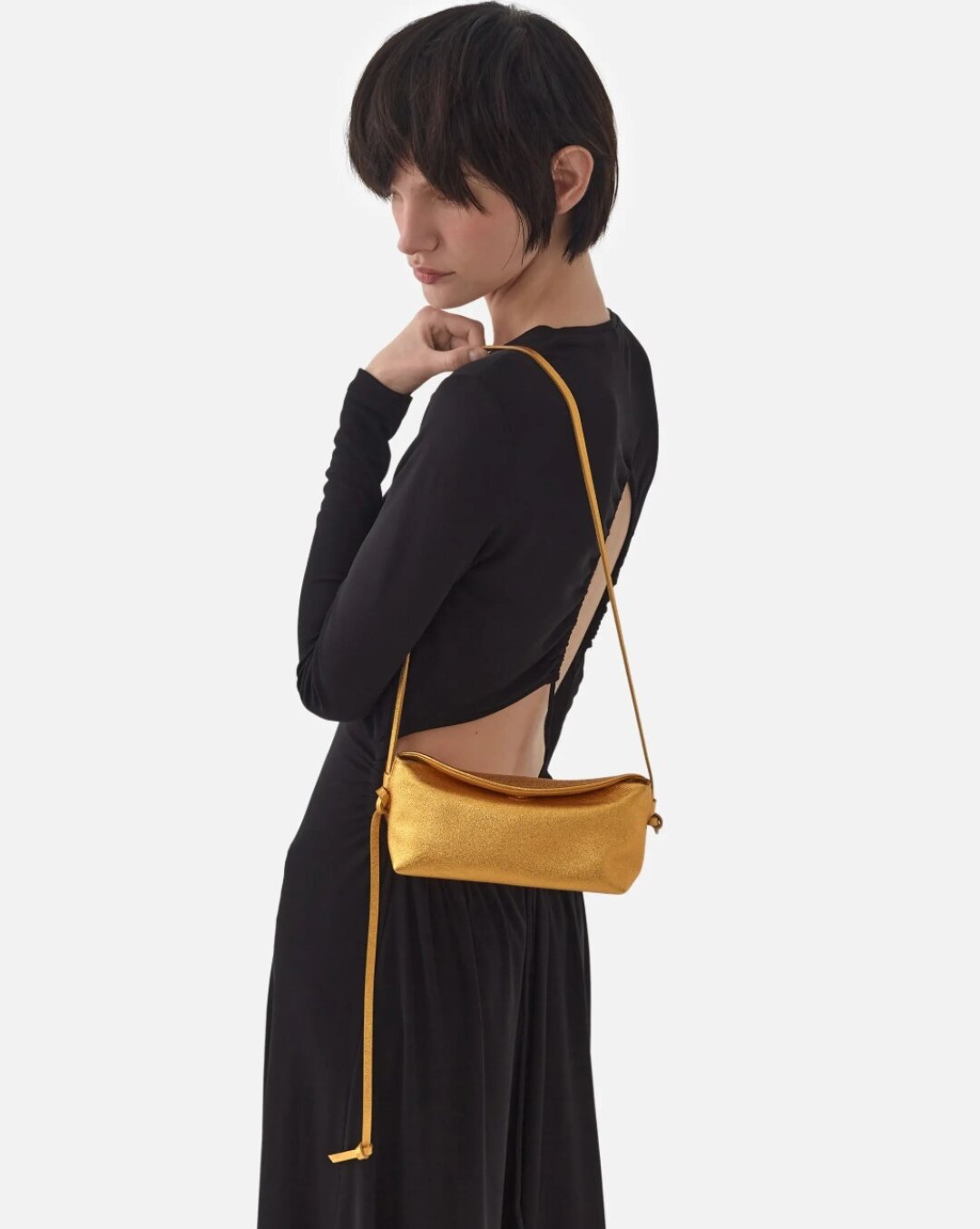 Jenek, 26 600 руб. Миниатюрная Baby Node на вес (и цвет!) золота: за счет лаконичной формы и нейтрального оттенка (касается всех цветов благородных