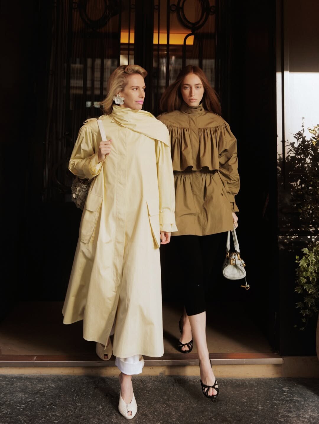 Юлия Воронова с дочерью Станиславой Токаревой накануне парижского шоу Chloé