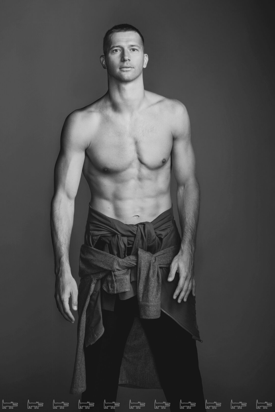 На Михаиле: бомберы, джемпер, брюки, рубашка MVST