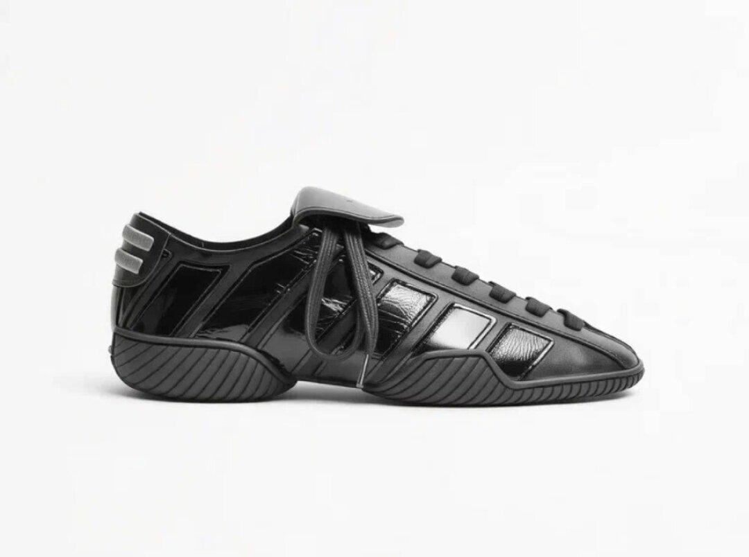 Сникер-чешки Miista