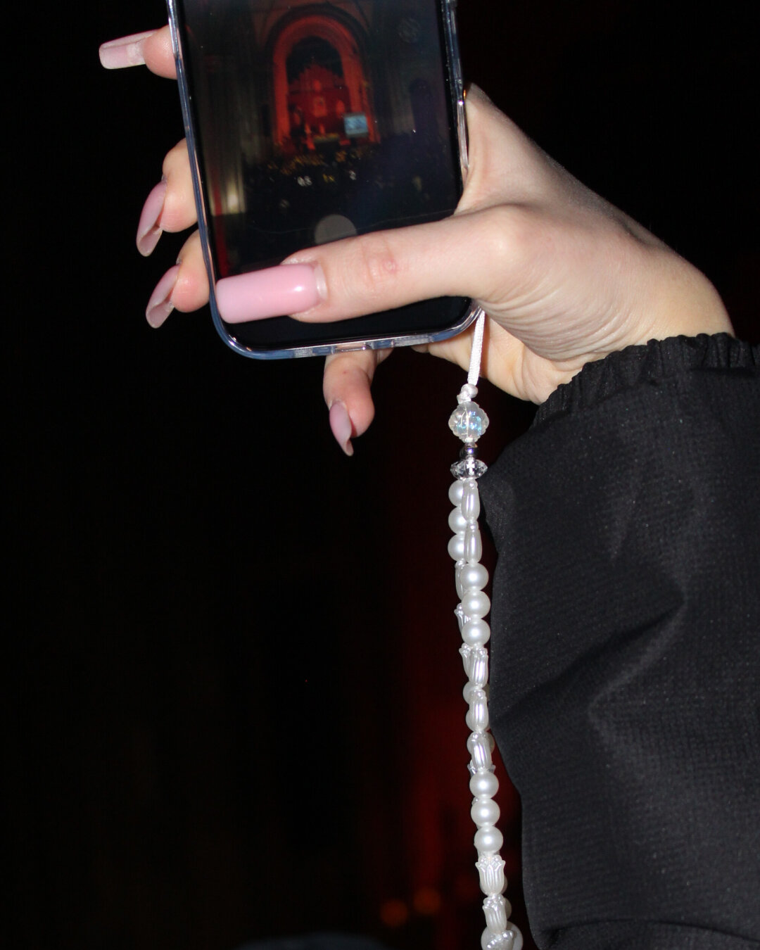 Презентация контркультурного журнала «Дробь» в католическом храме на Минеральной. Ноябрь 2025