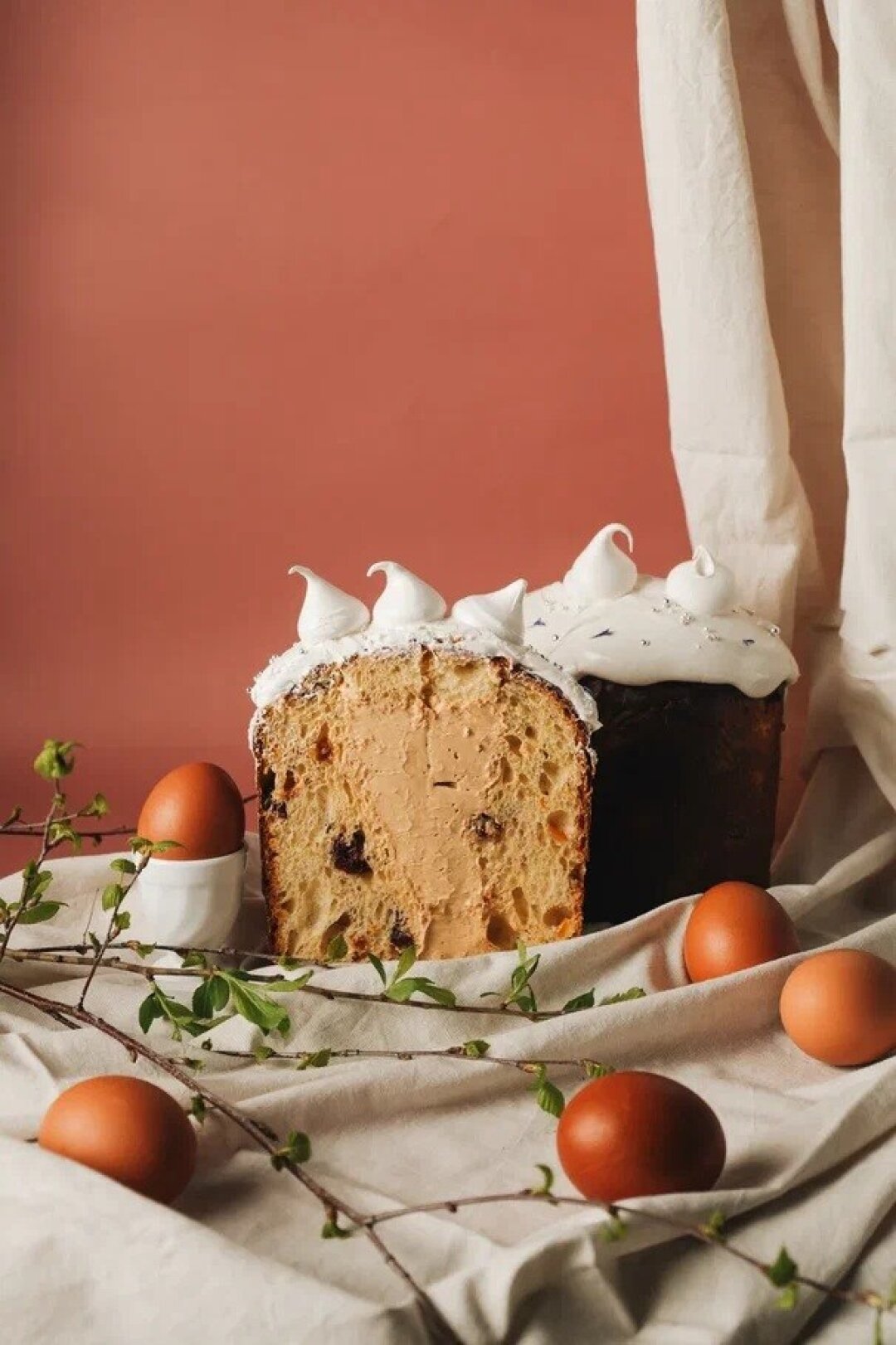 «Круч» Пасхальная коллекция шеф-кондитера Марины Круч: пасха по семейному рецепту (с курагой, миндалем, корицей, изюмом и цедрой апельсина, 3200 руб