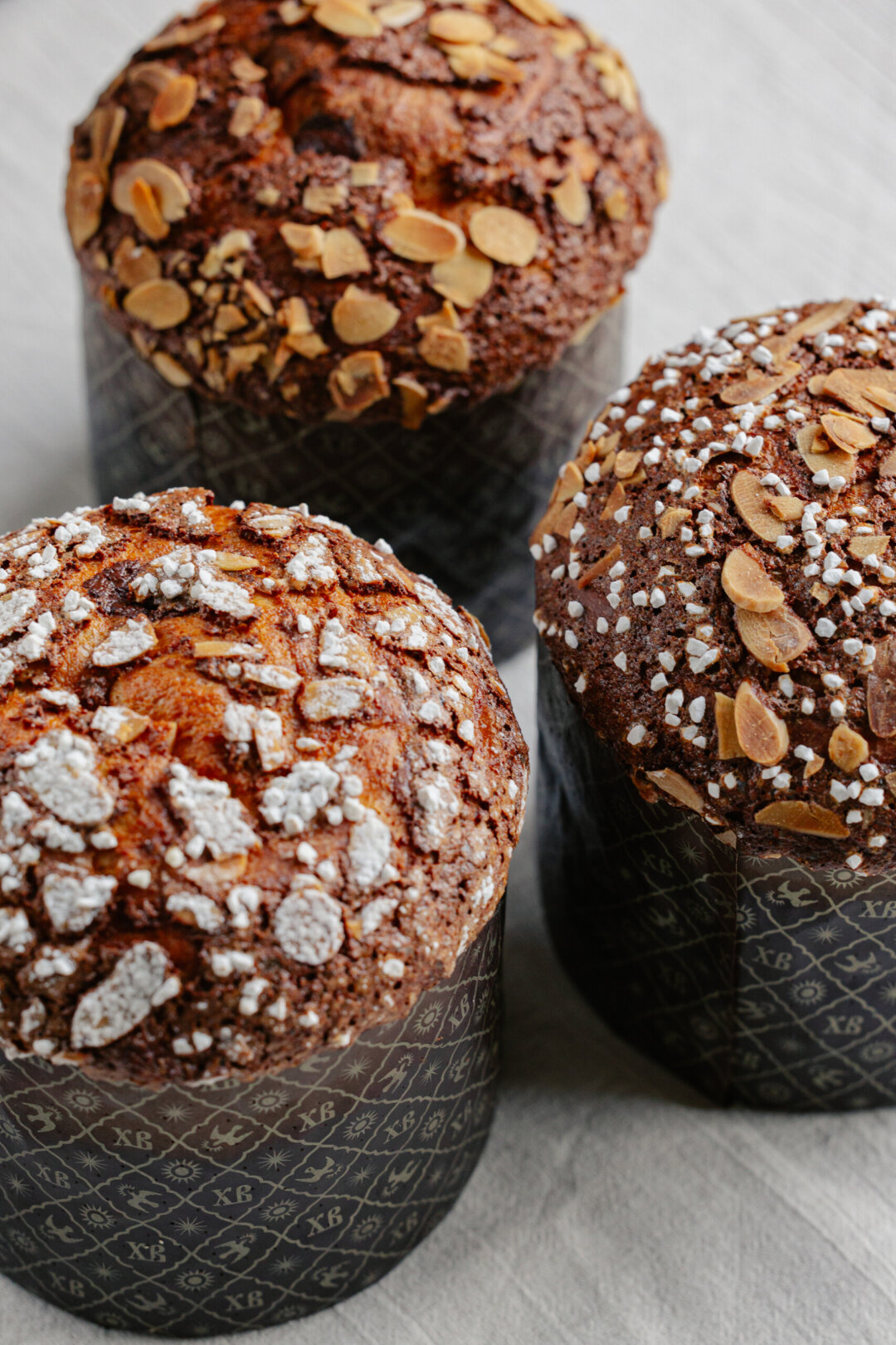 Salty и 22bistro Панеттоне в Salty готовят по классическому рецепту на закваске «левито мадре» с длительной ферментацией и подвешиванием после