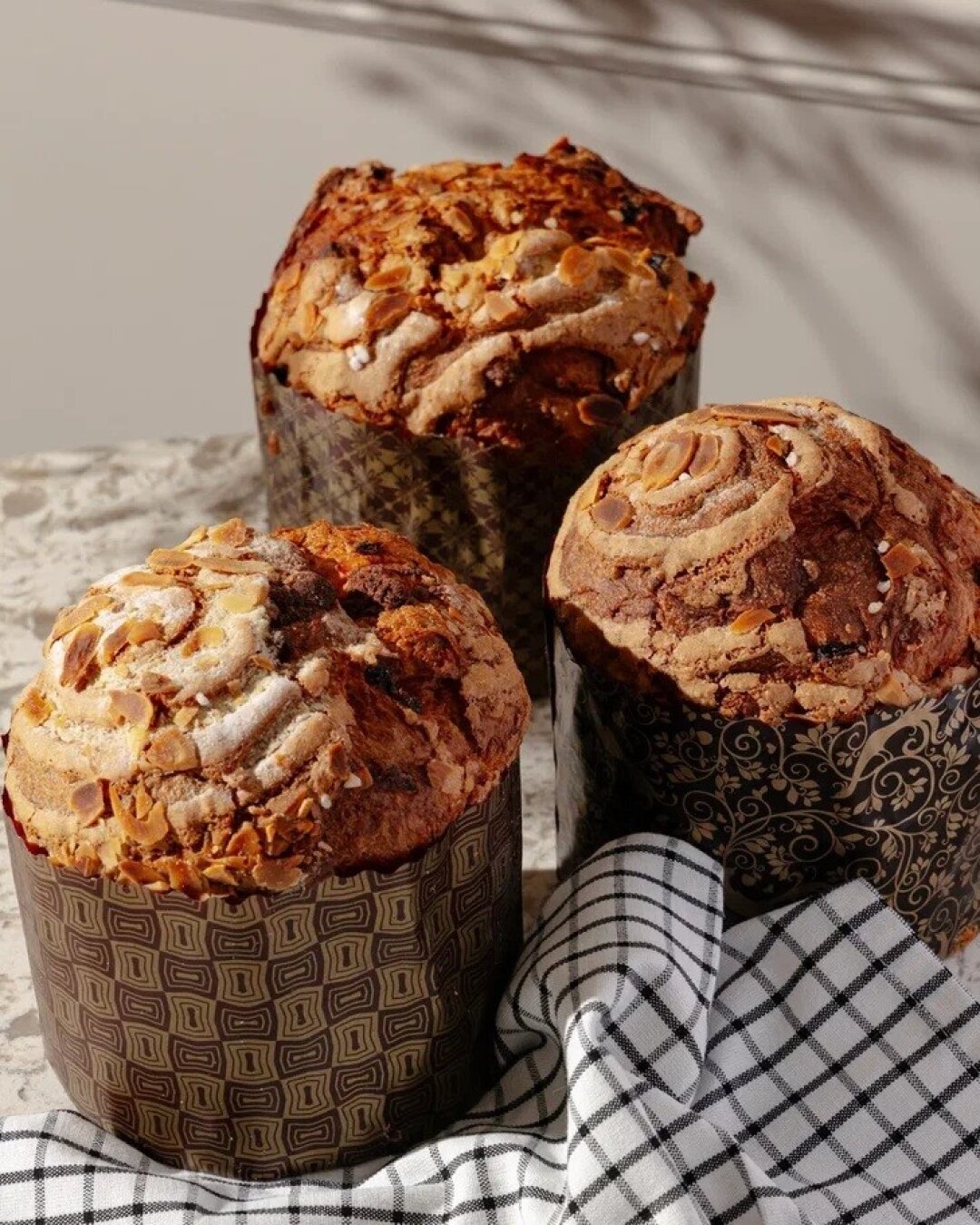 ACADEMIA BAR SHUVALOFF По классической технологии приготовление панеттоне (3000 руб.) занимает 36 часов: тесто на натуральной закваске проходит