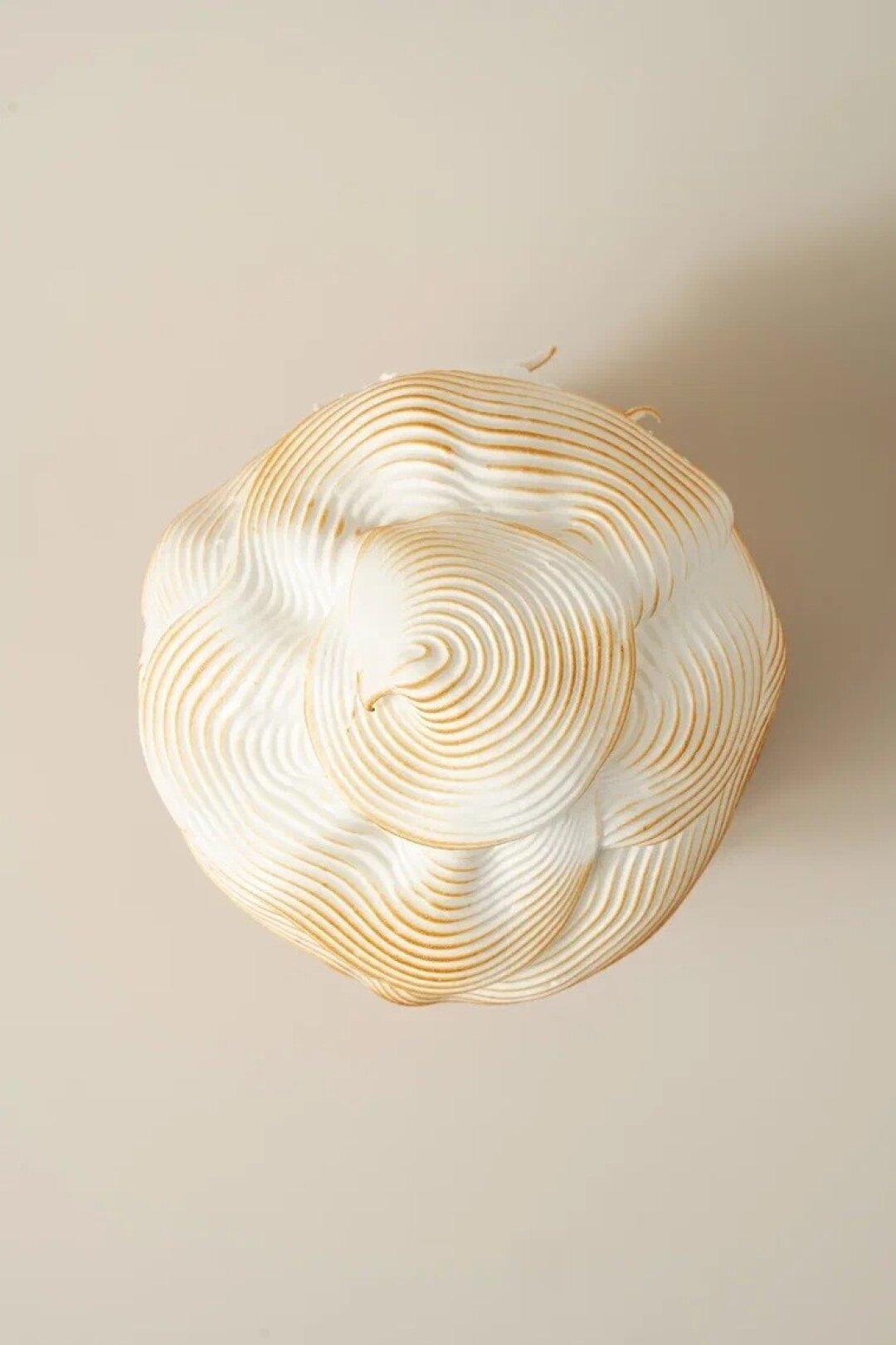 Kuta В Kuta подготовили куличи на основе классической бриоши. В составе — итальянские цукаты из клюквы и апельсина, а также кусочки молочного и