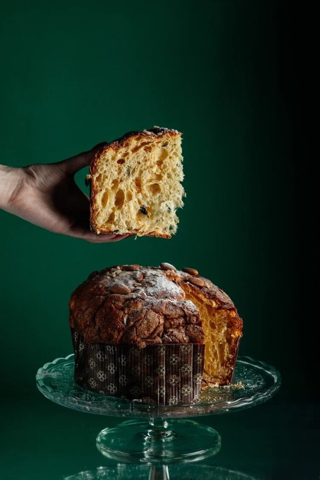 Mio Bistrot В основе этого панеттоне (4900 руб.) лежит семейный рецепт шефа Франческо Барбато, тщательно передающийся из поколения в поколение, и один