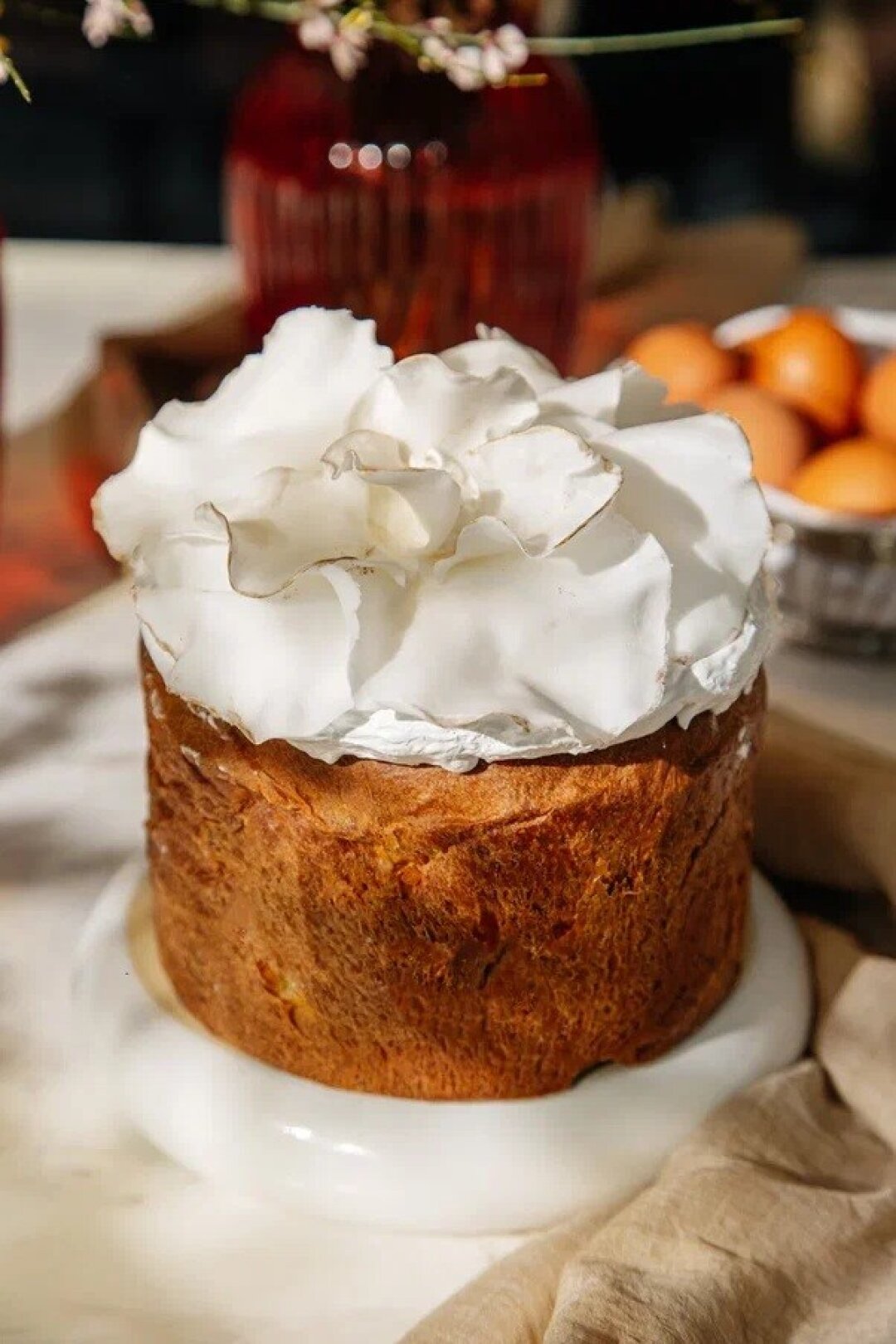 «Блок» Куличи (2200 руб.) выпекаются из сдобного дрожжевого теста, приготовленного опарным методом по старинному традиционному рецепту. Цукаты и