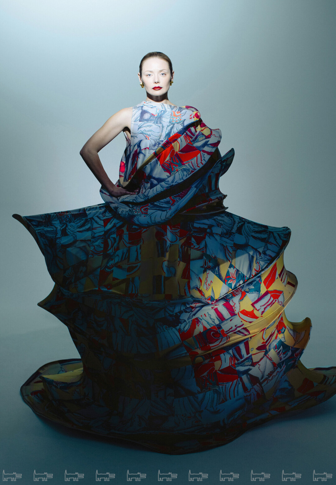 Платье ДАНИИЛ КУЗЕВАНОВ, серьги EKATERINA TOLSTAYA (47 Store)