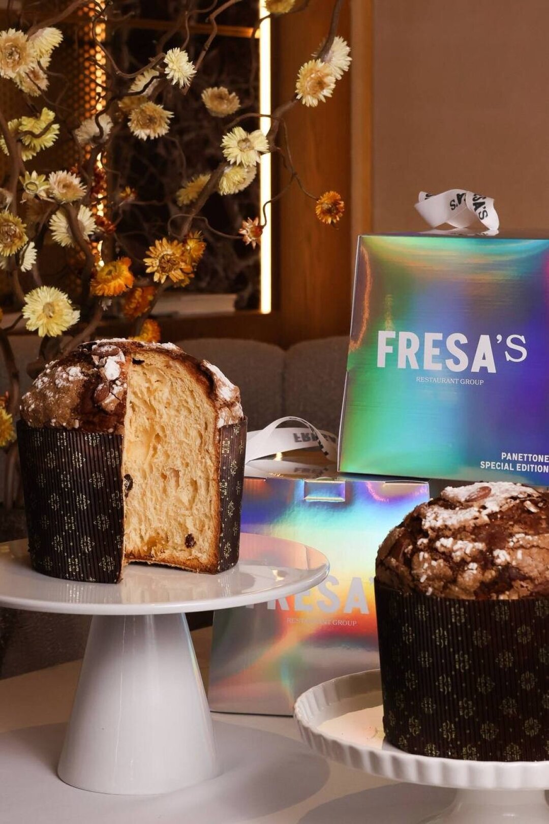 Fresa’s group Воздушный панеттоне (3500 руб.) в стильной упаковке от Антонио Фреза — с изюмом и цукатами лимона и апельсина. Рекомендуют подавать с