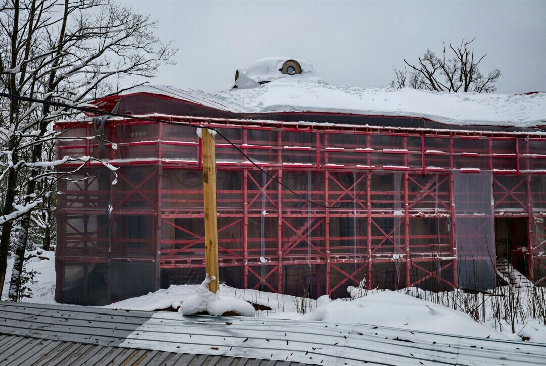 Дача Юсуповой в строительных лесах