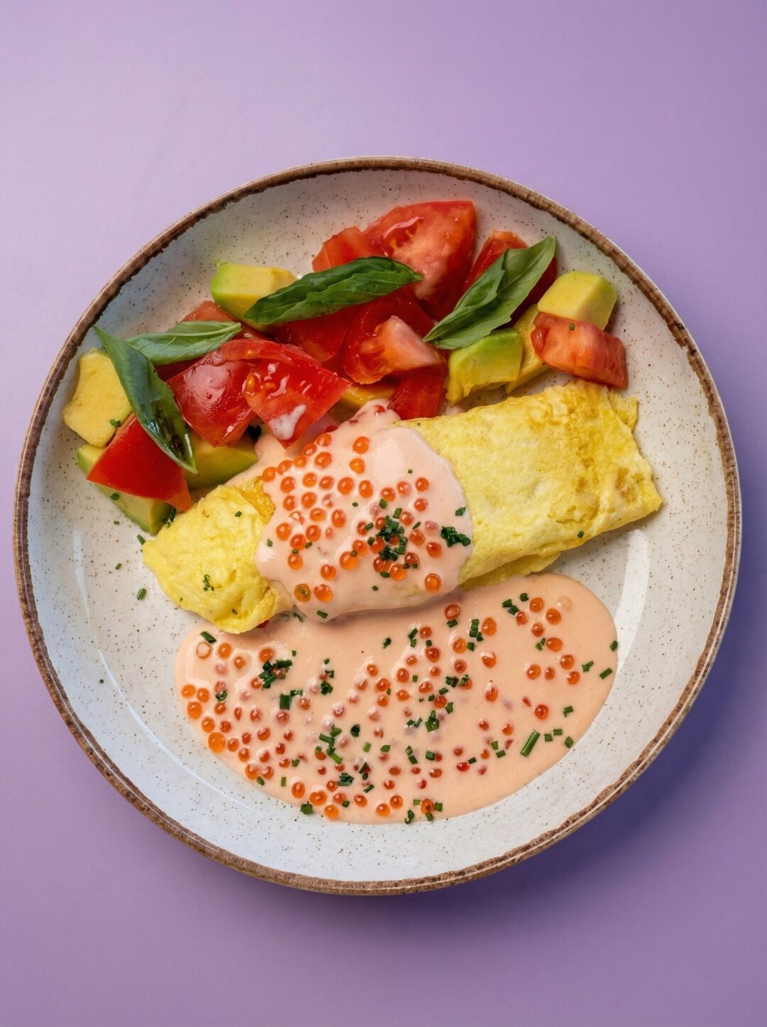 Омлет с красной икрой и авокадо в «Ранних пташках»