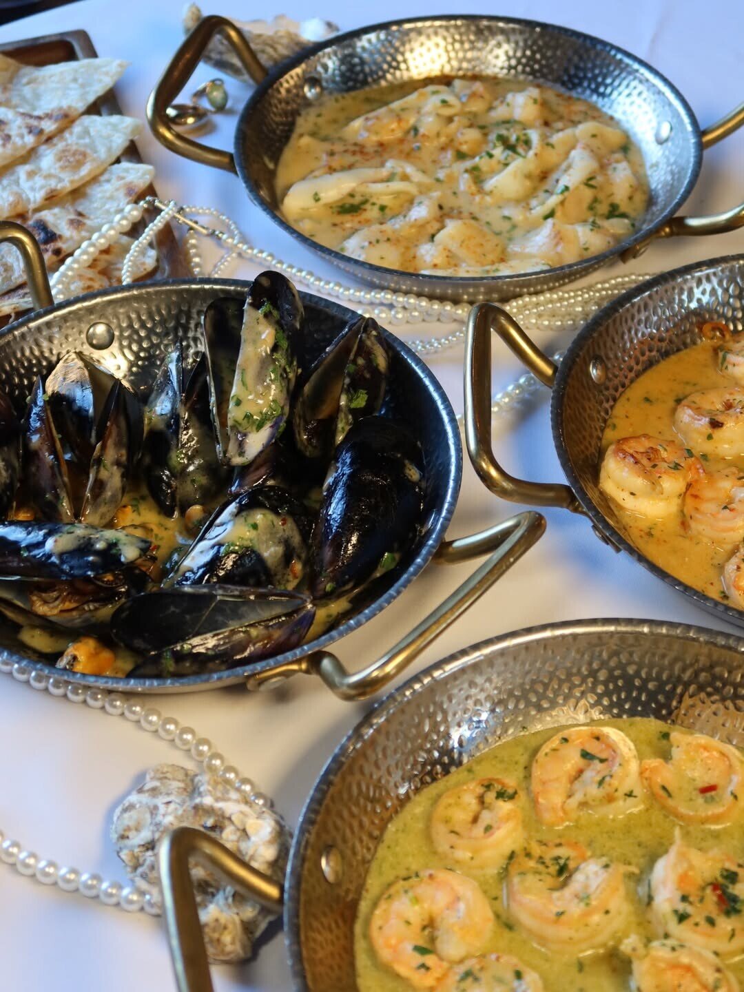 Креветки и мидии в MoreMore