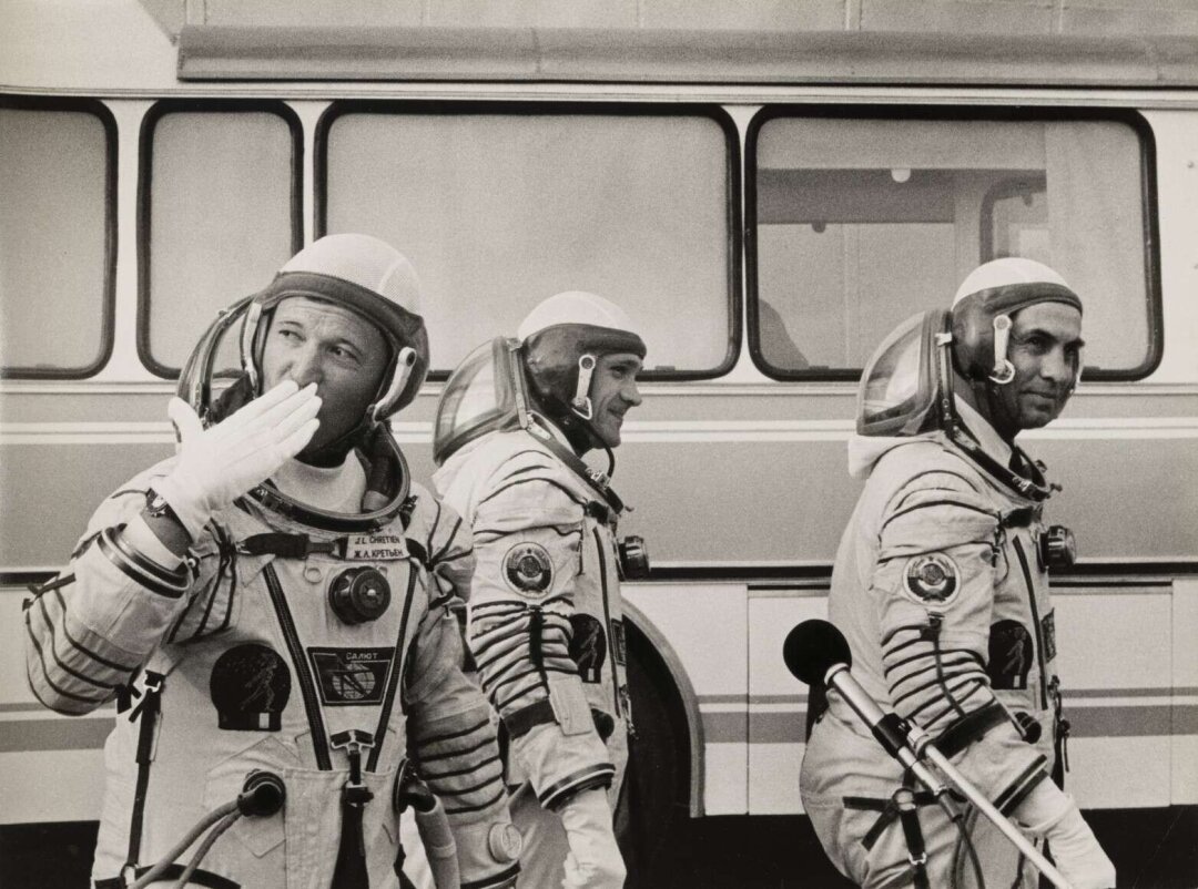 Валентин Кузьмин. Космический экипаж: Жан-Лу Кретьен, Владимир Джанибеков и Александр Иванченков. Байконур, 1982