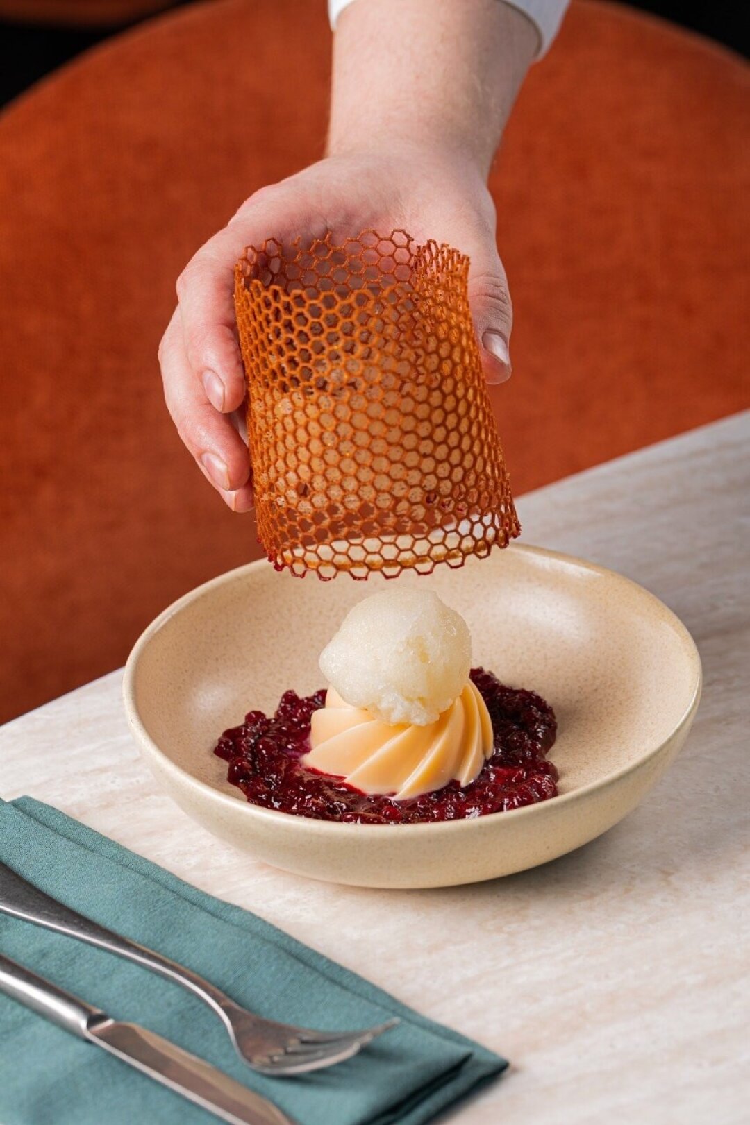 Парфе из топленого молока из специального меню, приуроченного к открытию нового здания Пермской художественной галереи