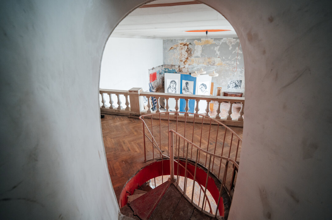 Такой вид открывается с ее ступеней